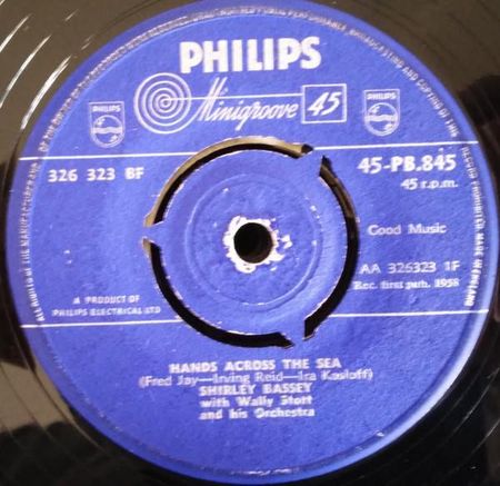 7inch Record SHIRLEY BASSEY, WALLY STOTT  HIS O - Hands Across The Sea 45PB845 PHILIPS 1958 UK Pop Used