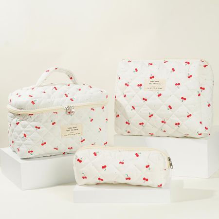 Women Quilted Makeup Bag Cosmetic Organizer Bag Cherry Pattern Aesthetic Cosmetic Bag Cosmetic Clutch Bag Outdoor Travel Bag