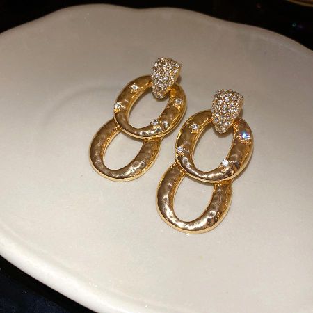 European and American cross-border silver needle zircon oval pleated pendant earrings, light luxury high-end studs, fashionable and simple earrings.