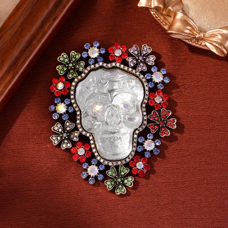Popular European and American medieval vintage design sense Halloween skull brooch women s pin high-end niche new corsage
