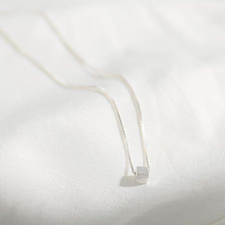 Korean version of simple geometric sugar cube necklace women s collarbone chain light luxury niche design sense versatile brushed small square pendant