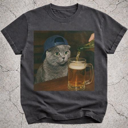 Funny Scottish Fold Drinking Beer Shirt, Vintage Cat Meme Graphic Tee, Retro Scottish Fold Gift for Cat Mom Dad, Beer Lover Cat Shirt 4XL